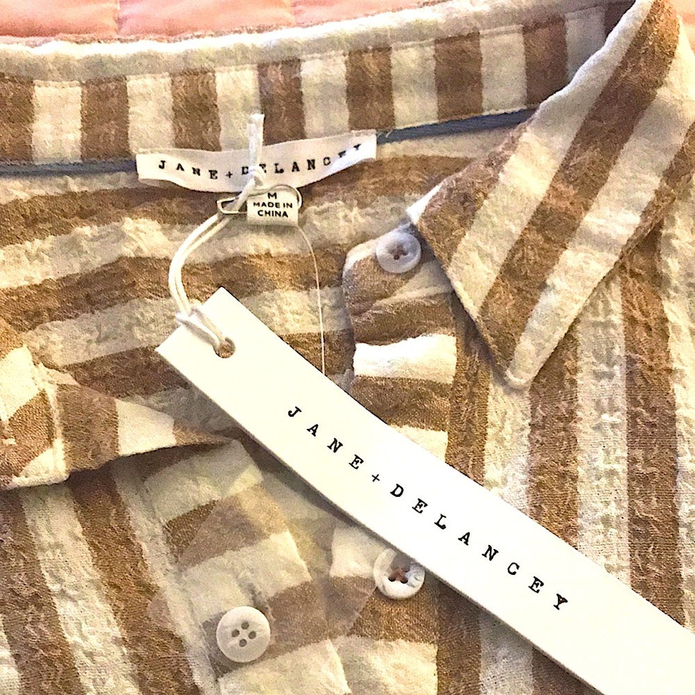 Brand new tags still on Button up top sz Med.